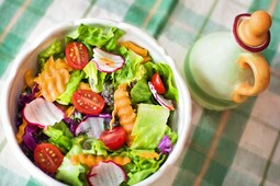 Vorschaubild Mixed Salad with Tomatoes and Radishes