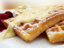 Vorschaubild Delicious waffles with vanilla sauce