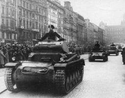 Public domain image: "Čeština: Německé tanky v Praze 15 March 1939"