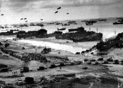 Public domain image: „Normandy Invasion, June 1944. Landing ships putting cargo ashore on one of the invasion beaches“
